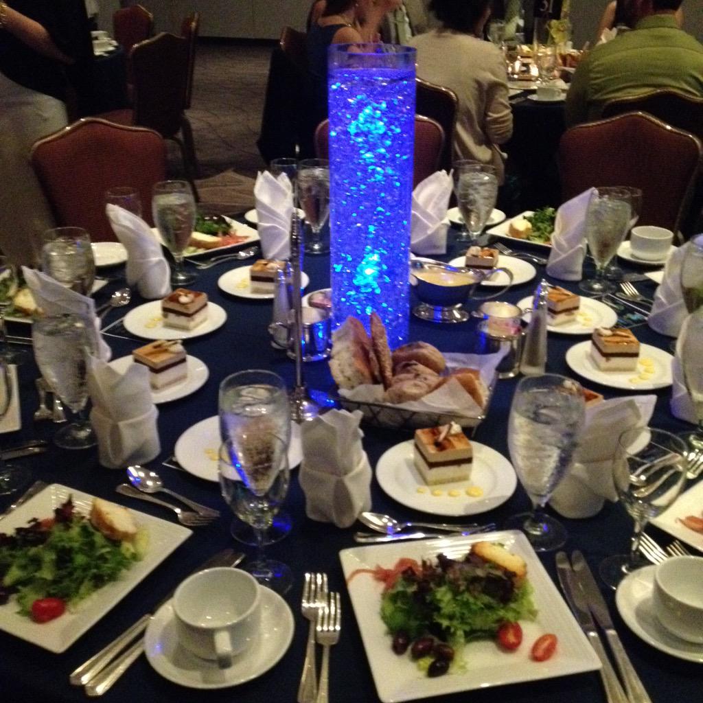jolee_p's tweet photo. @BoMFDC #BlueGreenBash http://t.co/arUzU4FTOy
