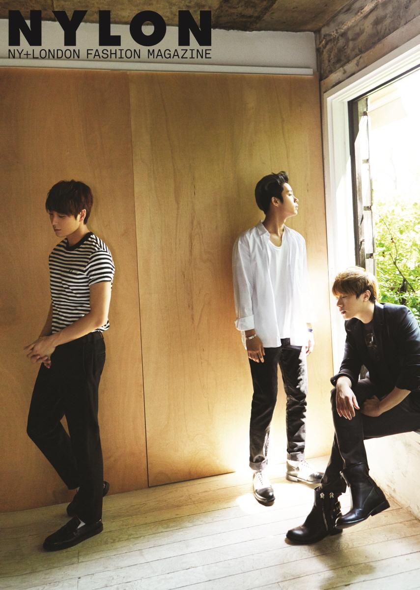FNC_ENT's tweet photo. [#FTISLAND] 햇살 좋은 날 FTISLAND의 멋진 모습이 담긴 화보 공개! 더 많은 화보와 [I WILL] 앨범 관련 비하인드 스토리는 NYLON(나일론) 6월호에서 만나 보실 수 있습니다 :) http://t.co/QEHRx2gNsS