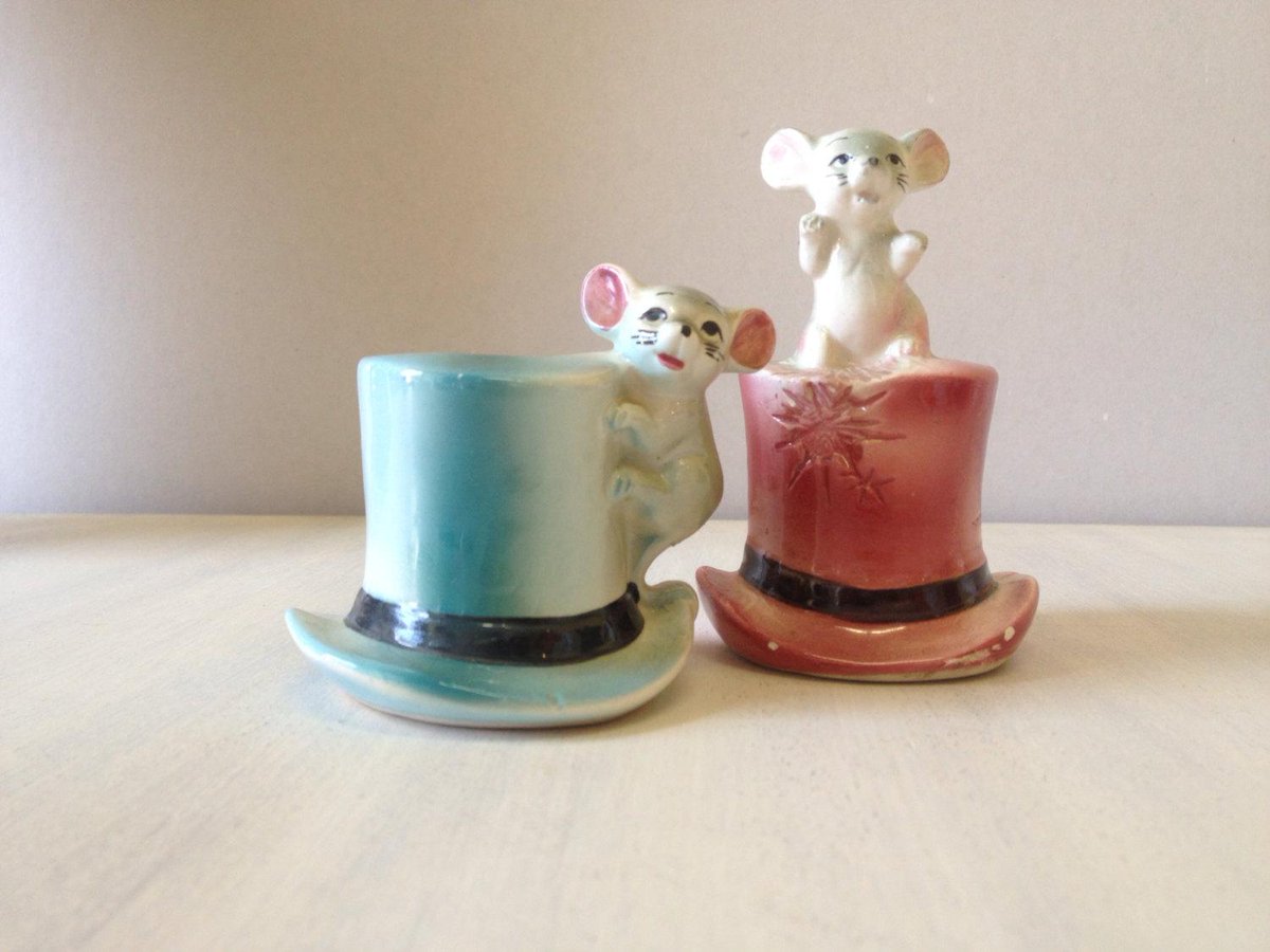 silkepants's tweet image. Cute kitsch 2 china mice on top hats. Bell and toothpick trinket pot mou… etsy.com/listing/209680… #Etsy #NoveltyItem