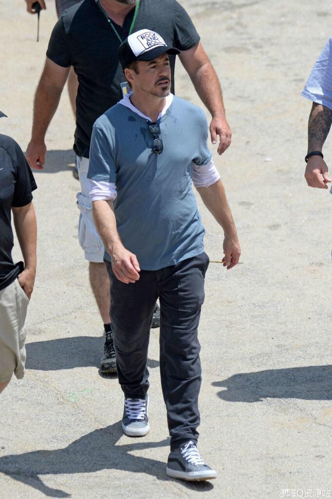 COMlCUPDATES's tweet photo. Robert Downey Jr. has made an appearance on the Civil War set! http://t.co/DY6kvRNLT2