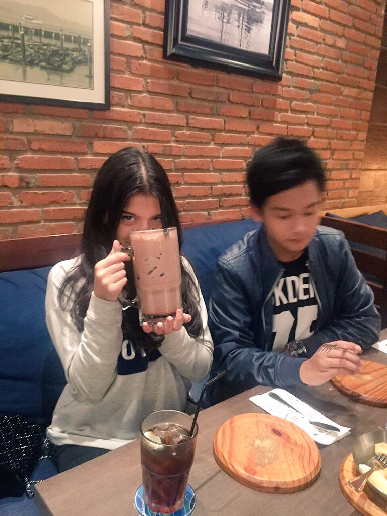 cassandrasleee's tweet photo. Yg mau tau kabar ttg aku n @RandyMartin98 stlh RAIN Selesai, nonton Liputan Halo Selebriti Pagi Ini jam 9 di @SCTV:) http://t.co/LAY3jPHFZS