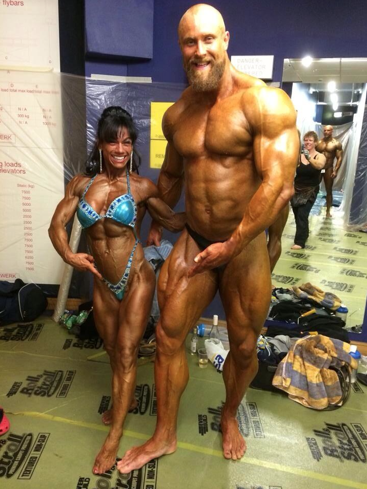 pacocutler's tweet photo. #tallesr #bodybuilder #backstage #posing #sizematters #beard #barefoot #JoshMaley http://t.co/wDpRrSJTdN