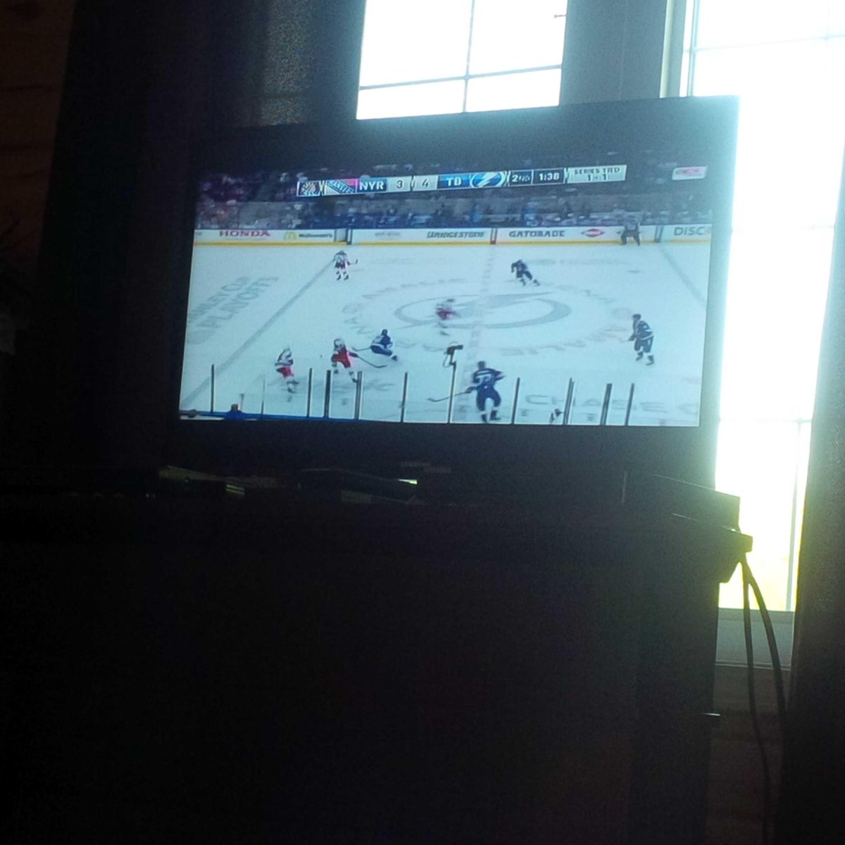 snolinracing's tweet photo. Playing goal in this game wouldn't be much fun looks like the rec beer leagues but it's good watching http://t.co/CvXwHudedu