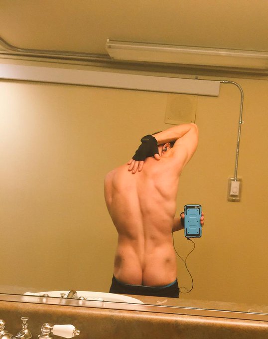 1 pic. Finish up that #HumpDay with some #gay videos at http://t.co/7ySi74LAxa #porn http://t.co/Z7z