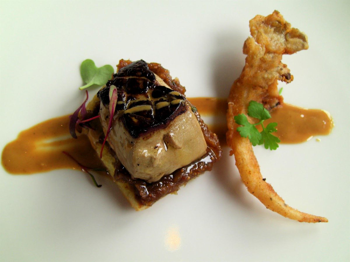 yezi95's tweet photo. L’espalier accomplishes your romantic Paris dream with a sip of vintage wine and a spoonful of rich Foie Gras. http://t.co/eSr3HfP6wo