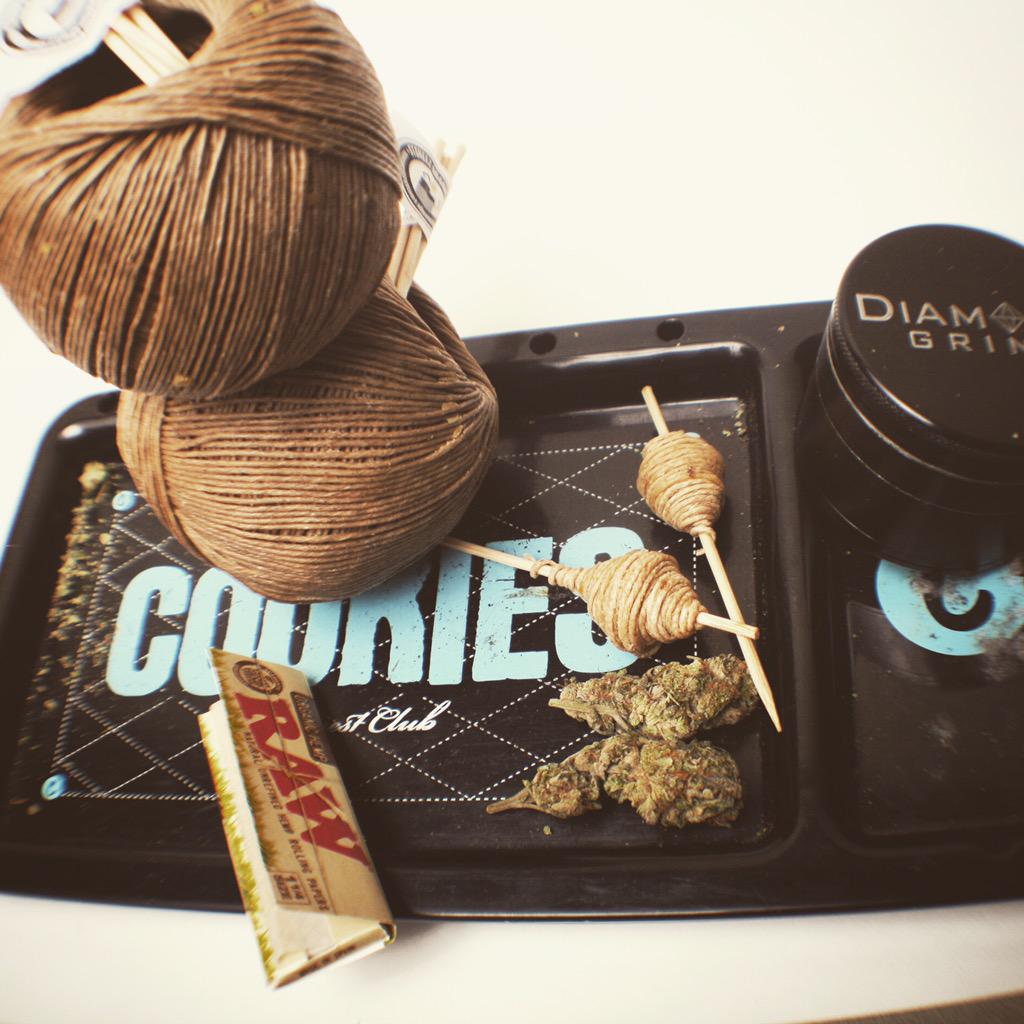 DONMVRSHALL's tweet photo. H E M P - D A D D Y.  S/O @StoneezBrand follow the brand! #stoneez #StonerNation #rawcones #cookies http://t.co/qnqi5DtkXo