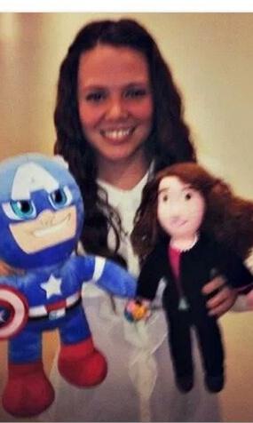 LocasporJoy's tweet photo. @solamentejoy oye tienes los muñequitos que te dimos en Chile? Queremos foto jeje #MiniJoy #Capitan http://t.co/6SwePJiU9W