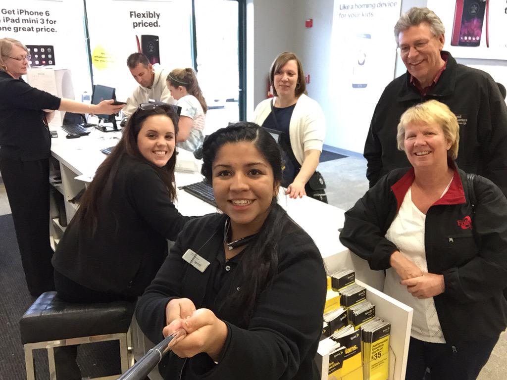 McHenryFoneZone's tweet photo. We have such hot deals our new family upgraded not one but two new phones! #GettingBetterEveryday @FoneZoneFred http://t.co/kgSfU9ziRl