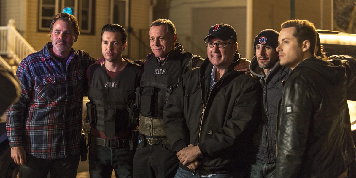 NBCChicagoPD's tweet photo. RETWEET if you're watching the #ChicagoPDFinale with us! http://t.co/iUjtOXy0nd