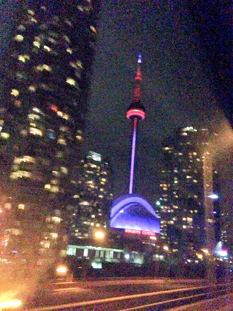 nursemomdog's tweet photo. #cntower has some purple on it last night to welcome #prince #PrinceToronto to the city @Prince3EG ๐ http://t.co/CMiuISx9HV