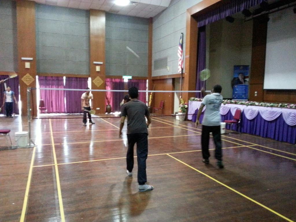 CCSCKuantan's tweet photo. Sukan riadah ptandingan badminton OKP dan residen CCSC Kuantan @AADK_Kuantan @AADK_Pahang @AADKMalaysia @AbdGhani_57 http://t.co/978v0uYDL6