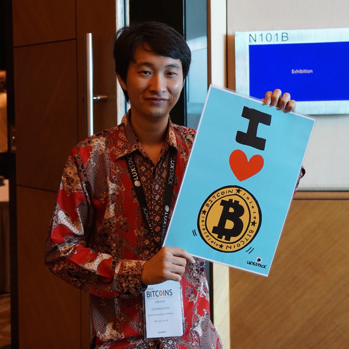 LUXSTACK tweet media