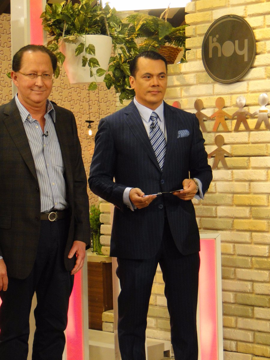 programa_hoy's tweet image. #Hoy @drjcarellano presenta al Dr. Bernardo Strygle que se une a la #CadenaDeAyuda video bit.ly/1cPfdhQ