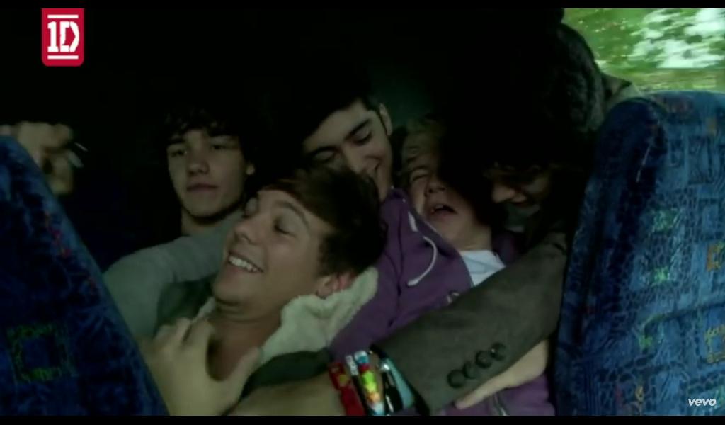 luckycharee88's tweet photo. 2011....#1Dfetus
Remember this boys!? That moment when you just told about being no.1 in iTunes? http://t.co/OL7Nif0SXJ