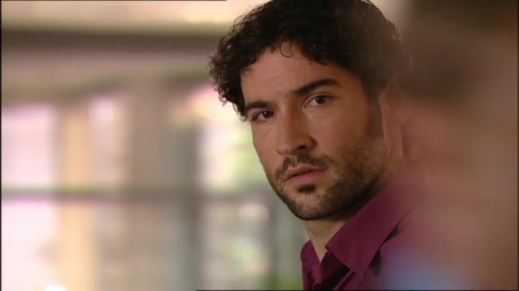 MsValF's tweet photo. @Tom_EllisFans @tomellis17 one or two ... Or 4 or... http://t.co/B1P9wmzUDn
