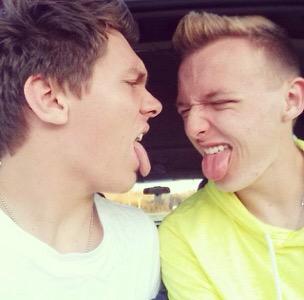 DCHomos's tweet photo. Jordan + Johnny (@Jwells5527)
Tazewell, TN
#SameLove 👬💙 #MarriageEquality http://t.co/0oqmIQJYrR