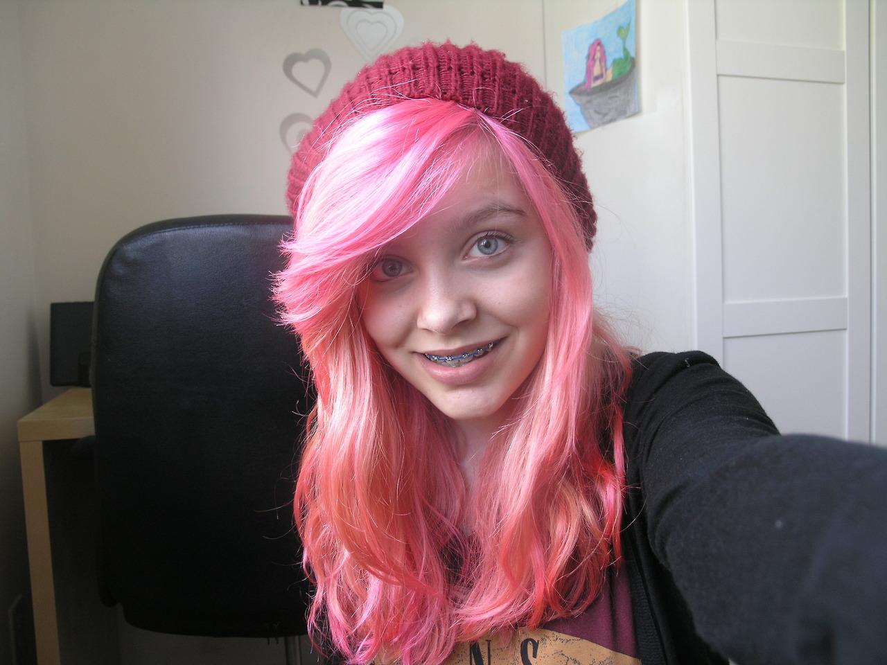 Girls With Braces on Twitter "Pinkie braces http//t.co/Zjm66OcghV