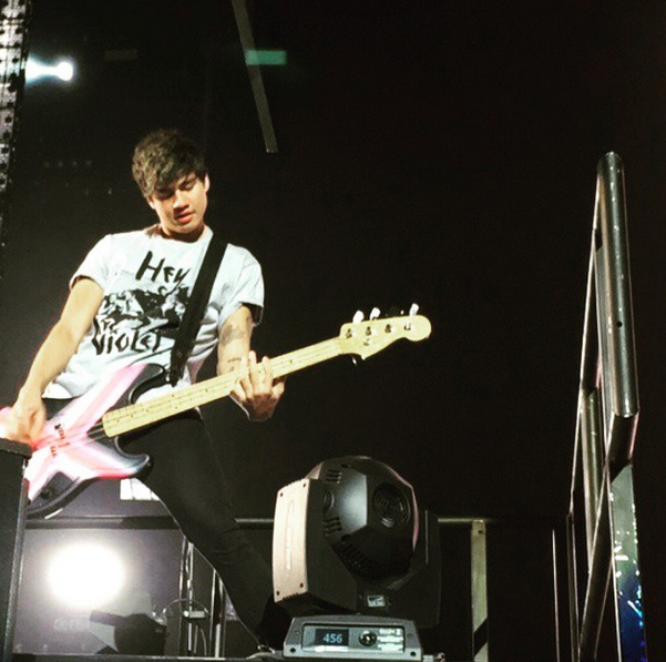 This is such a good pic of <a href="/Calum5SOS/">Calum Hood</a> during #ROWYSOAmsterdam