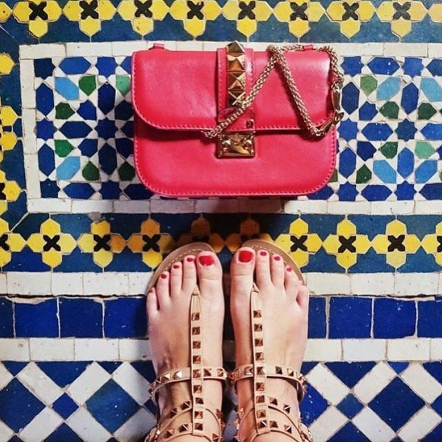 MaisonValentino's tweet image. Good morning from the @theblondmacaron #rockstuds #lockbag ift.tt/1FyzJ1y