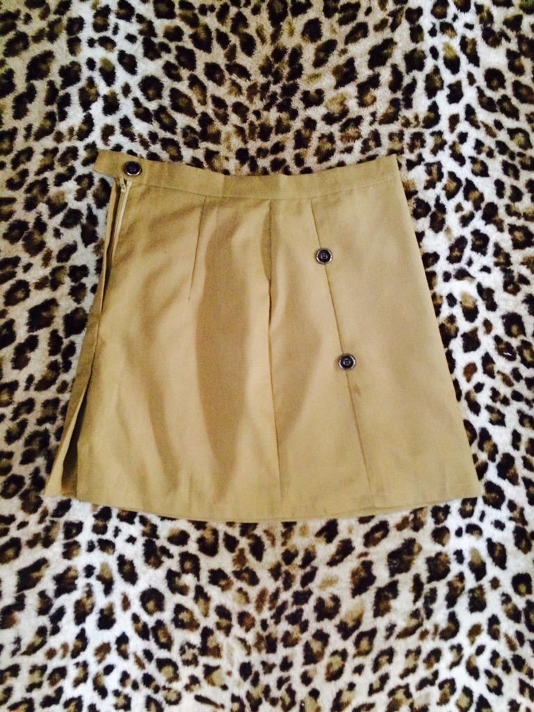 Praewsrp's tweet photo. กระโปรงตัวสั้นน่ารักใสๆ 100บาทจ้า http://t.co/CKyLry3w46