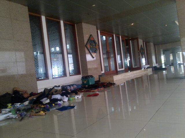Numpang sholat dulu (@ Masjid Darul Jannah in Jakarta Selatan, DKI Jakarta) 4sq.com/1dmaKEf