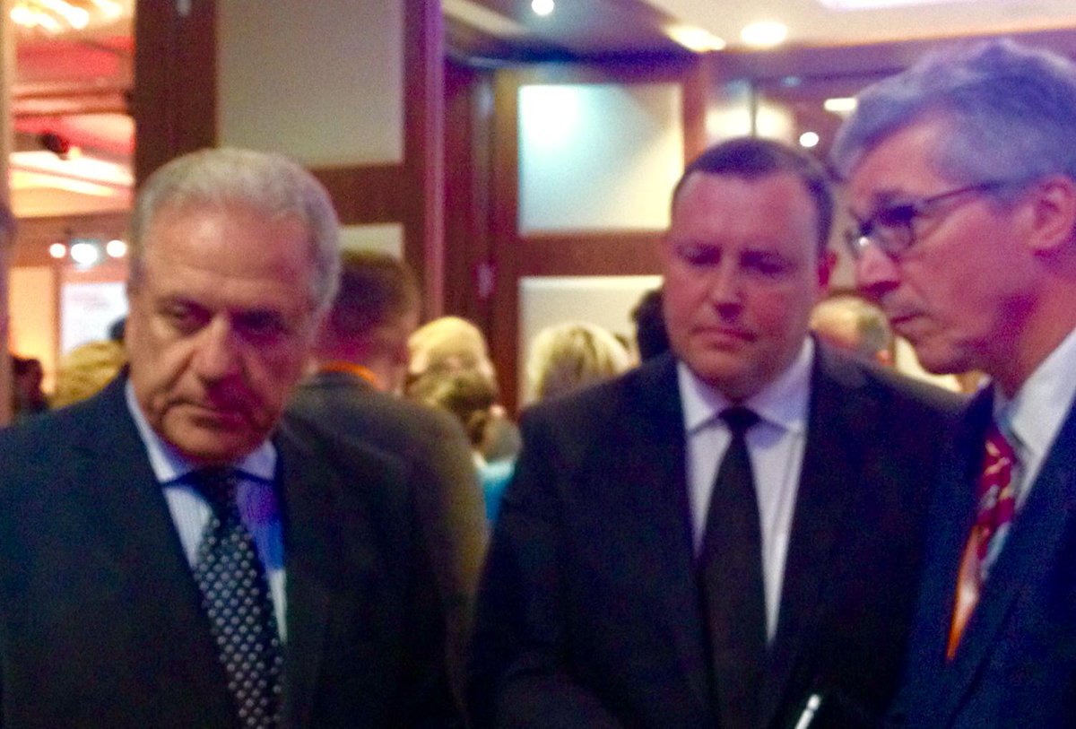 EUinPL's tweet image. Komisarz @Avramopoulos i Min. Spraw Wewn. #Lotwa #Kozlovskis na konf. z okazji Europ. Dnia Straży Granicznej #ED4BG