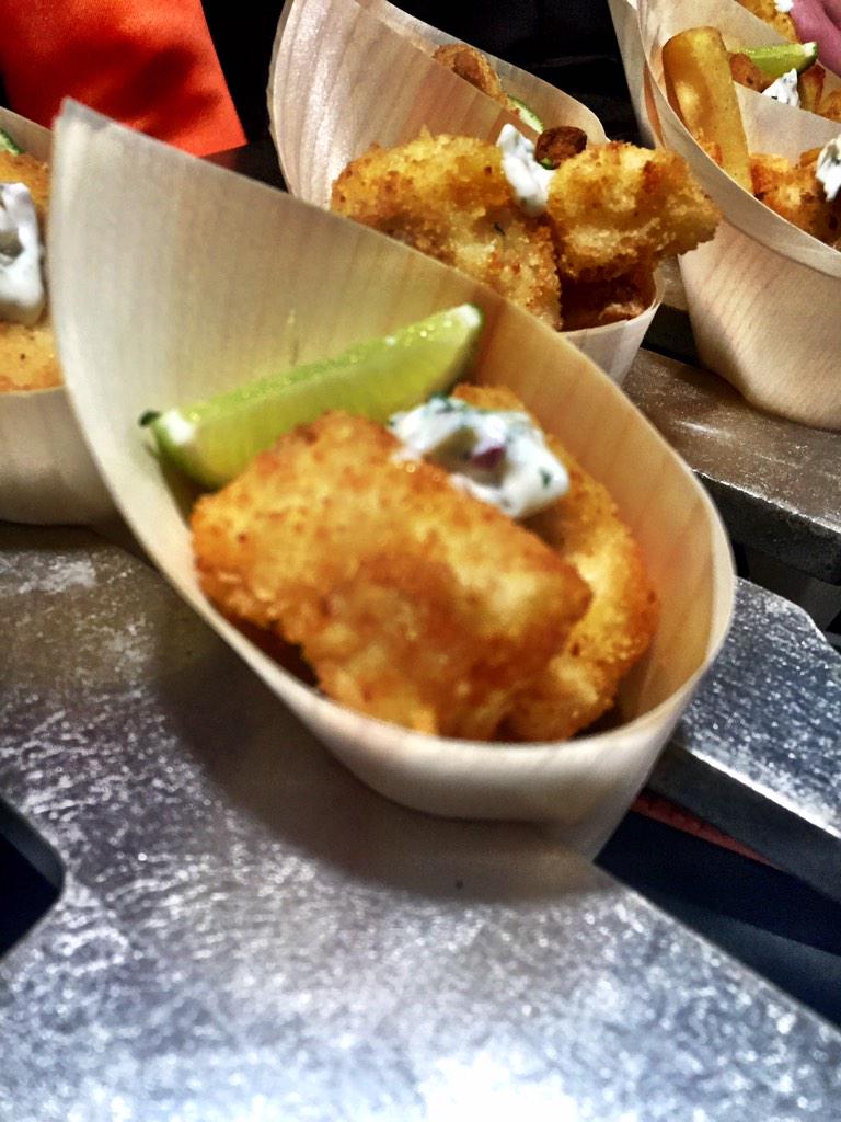 PurpleGrapeTeam's tweet photo. #fish &amp; #chips #bowlfood #eventprofs #London #foodporn #foodies #love #food http://t.co/OBh6eDGysM
