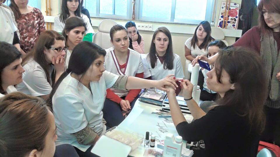prodube_'s tweet photo. Curso uñas acrílicas en IFP 12 de octubre Orense con Susana vizcaíno , técnico de @prodube_ http://t.co/n70OLvfMCH