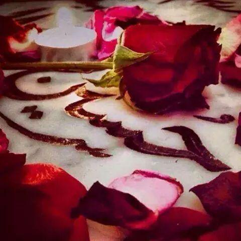 سعادة مولدك يا حبيب الرسول
وباقات الورد نشرت عطرها
ورفعت أعلام السعادة بسمك يا حسين
في كل لحظه أغني بسمك يا حسين