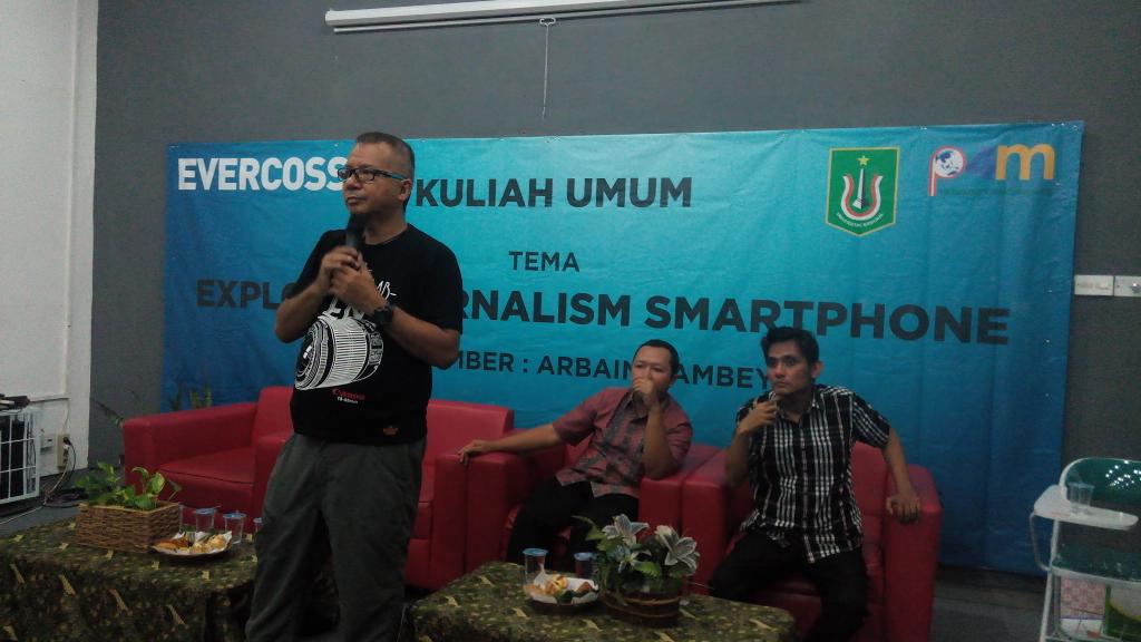 xl_adi's tweet photo. Seminar jurnalistik evercoss @EVERCOSS_ID @UNAS1949 @arbainrambey http://t.co/eYiZjzQDRP