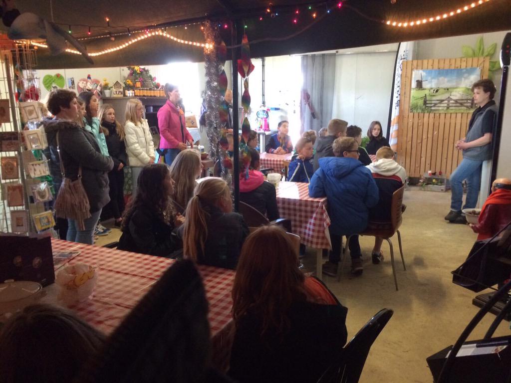 Groep 8B op bezoek bij de buffelboerderij!