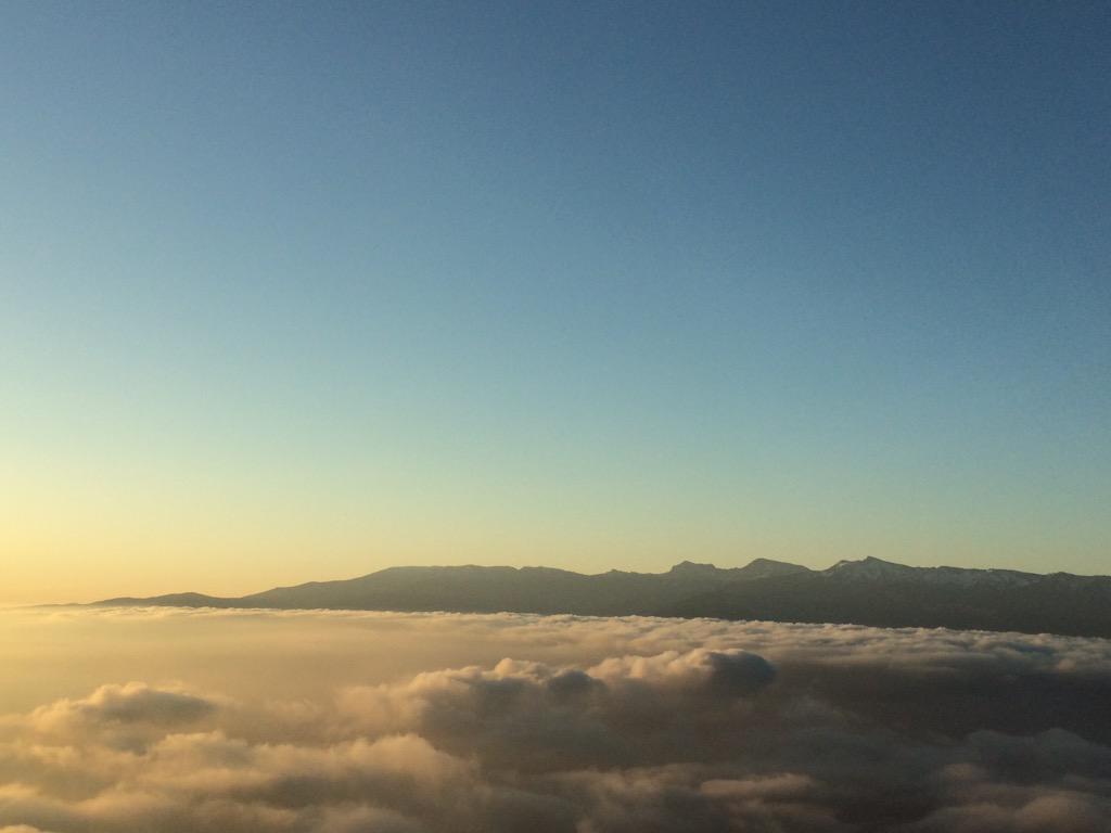 El_Neyra's tweet photo. Amanece sobre #SierraNevada @tiempobrasero @MeteoGib @aeroboqueron @ecazatormentas @Divulgameteo @AlbaDuenas http://t.co/fUU8Z3RR1s