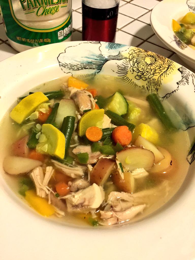 QLRecipe's tweet photo. Resetting myself with #MmmMmmGood chicken soup #chicken #veggie #LowFODMAP #fodmap http://t.co/50xPmFpHCF