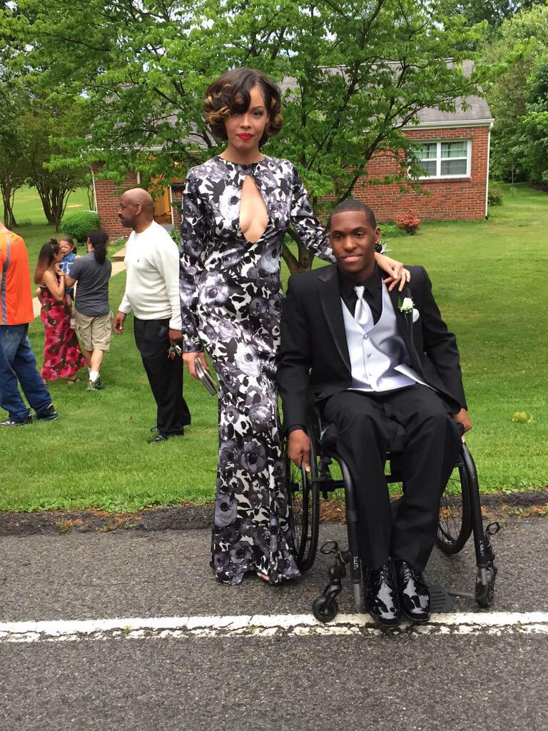 PromPics015's tweet photo. Fuck it up. 

@yourrfavshawdy http://t.co/sP1qmesE2t