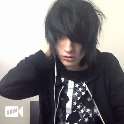 fuzzythepenguin's tweet photo. 🔴 LIVE Johnnie.Guilbert on #YouNow - Come watch my dads boyfriend @johnnieguilbert . http://t.co/nfwjHTBlpg http://t.co/pzYgfZZJCo