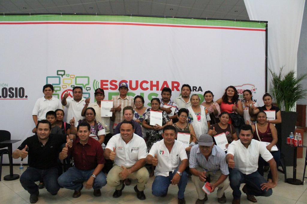 eveliodzibpza's tweet photo. Foro #EscucharParaLegislar organizado por @FColosioYucatan con la participación de los 11 municipios del #Distrito13 http://t.co/KeMWbjrO2y