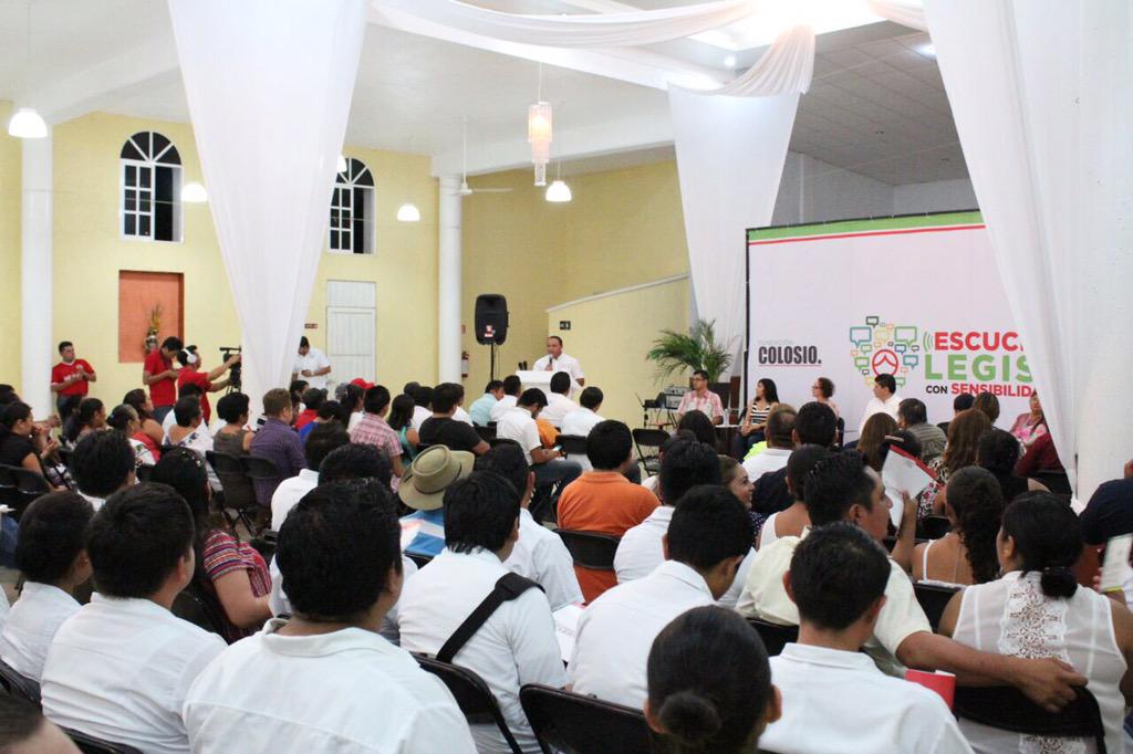eveliodzibpza's tweet photo. Foro #EscucharParaLegislar organizado por @FColosioYucatan con la participación de los 11 municipios del #Distrito13 http://t.co/KeMWbjrO2y