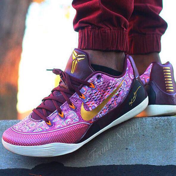 NikeGeazz's tweet photo. Kobe 9 "Silk" http://t.co/T4vz3BECXw
