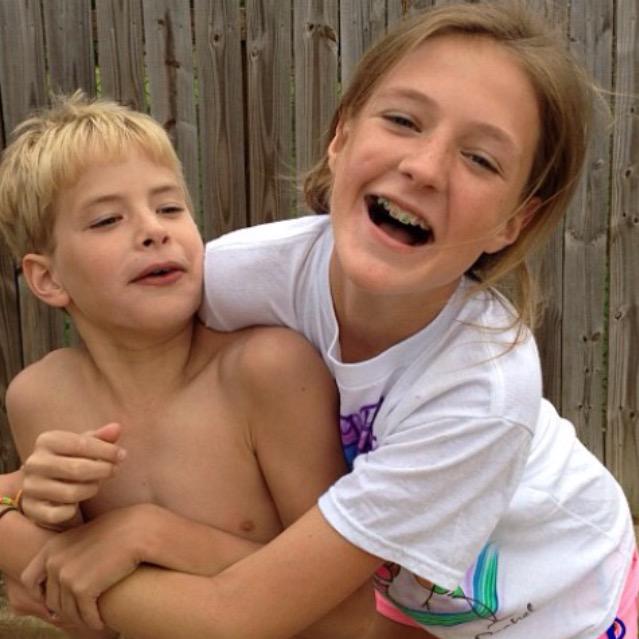 RileyRoberts2's tweet image. happy birthday to one of my first friends!! @RachelCaudle i love you to pieces and I can't wait to jam in ur jeep!!💙😘