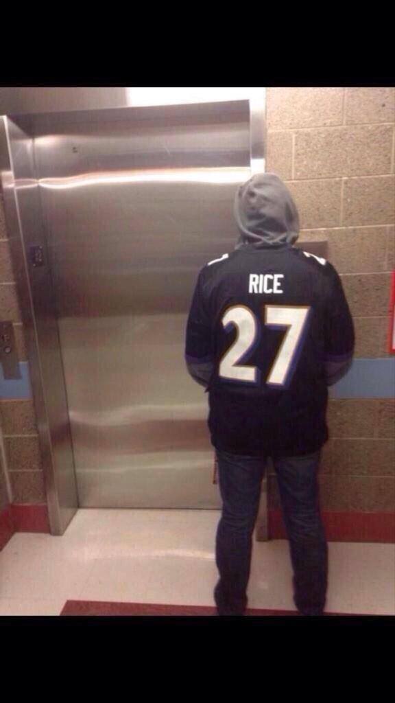 FunnylceCream's tweet photo. not getting on that elevator http://t.co/ymx6H4hbxf
