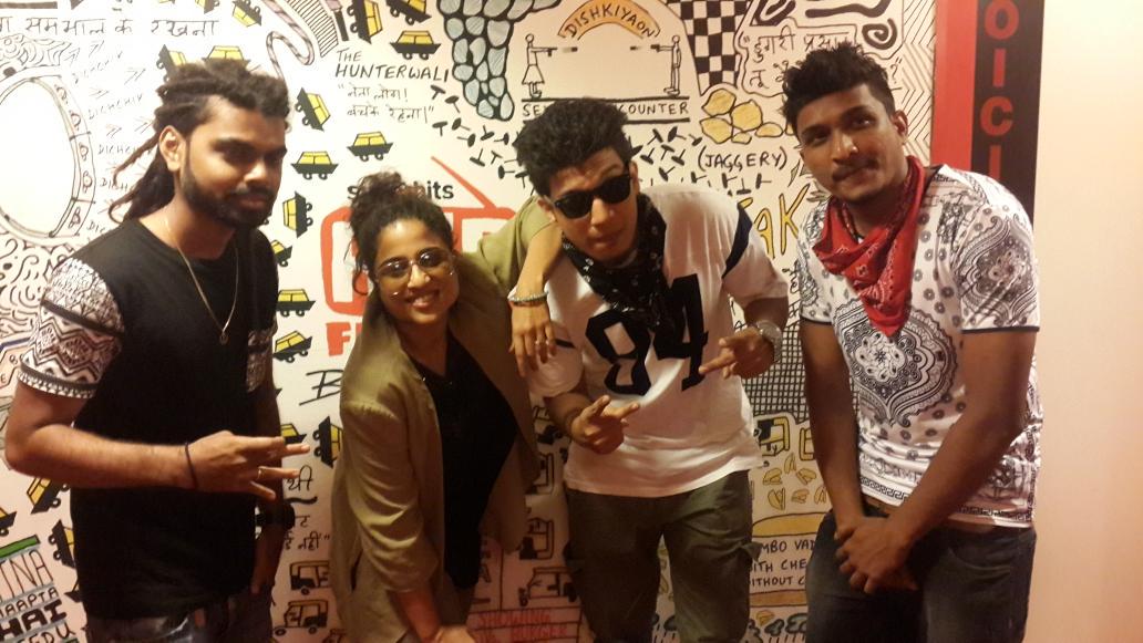 mymalishka's tweet photo. So much Mumbaiyya this morn!!The gully boys Naezy,Divine and J.D belting Mumbaiyyya Hip hop on #MN1 @redfm_mumbai http://t.co/MlKaAv4Hbb