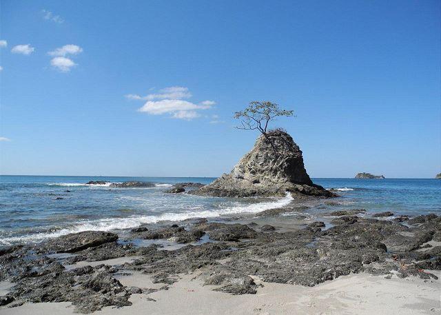 Rebe1075's tweet photo. ♫ We wish you all a #HappyThursday, don't forget to #smile! http://t.co/B9R7mL0aj0  #COSTARICA #RockRadio #PlayaPenca http://t.co/hfijDr6KNM