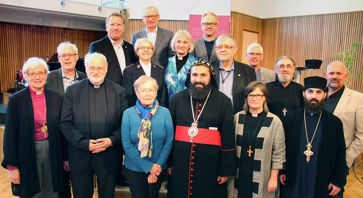 17 svenska kyrkoledare skriver gemensamt uttalande om #klimatet . #svpol  <a href="/actclimateSE/">actclimate.se</a> <a href="/Dagen/">Tidningen Dagen</a> dagen.se/debatt/hur-l%C…