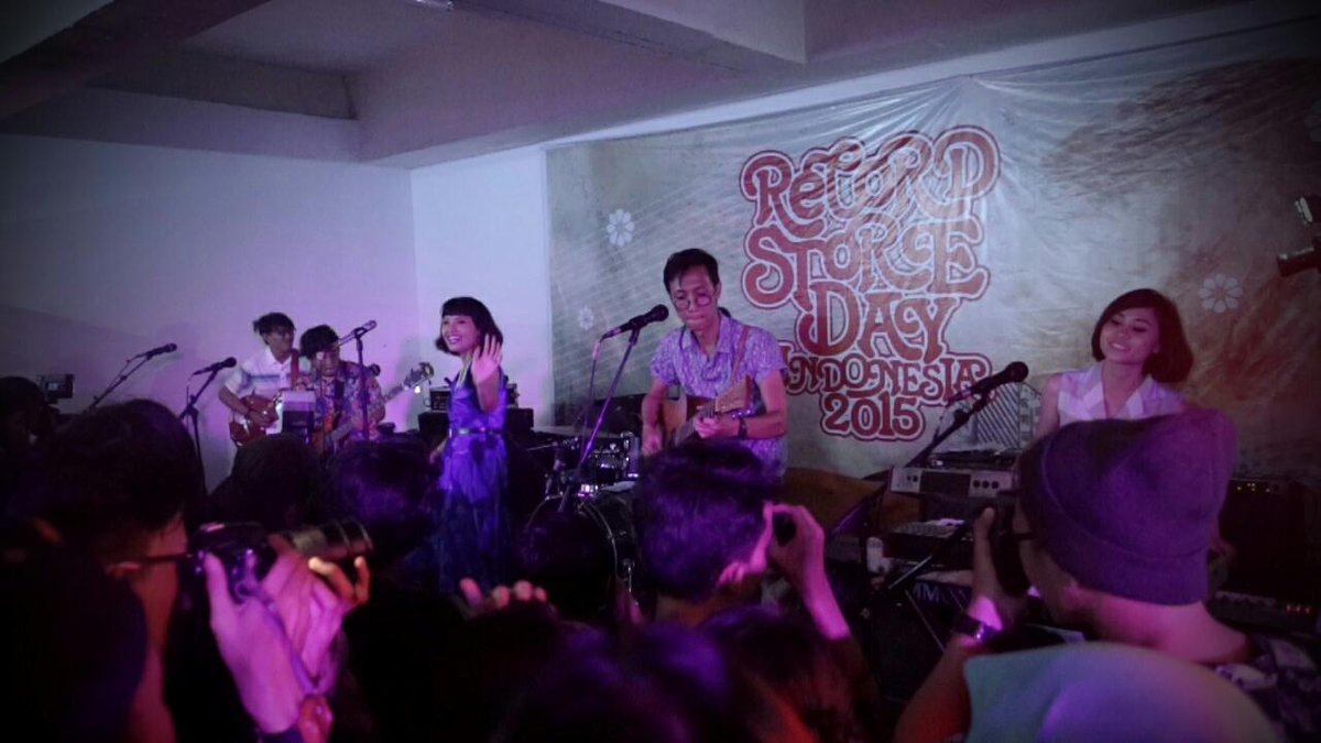 #Klikklip Aftermovie: Record Store Day Indonesia 2015 <a href="/RSDIndo/">RecordStoreDay Indo</a> buff.ly/1dlZNme