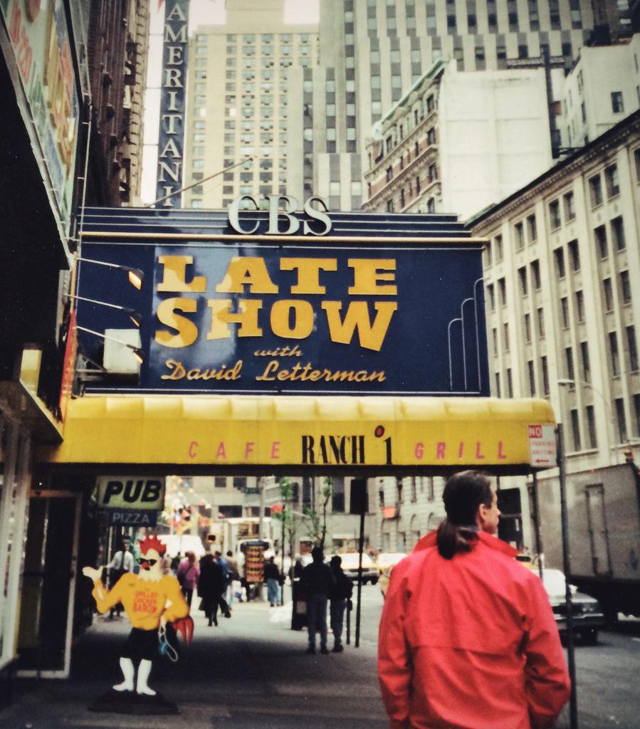 red_dotdesign's tweet photo. Memories of a trip to NYC &amp; gentle stalking of Dave in 1994. #mujiburandSirajul #rupertGee #hellodeli #Letterman http://t.co/G3qCYuPhON