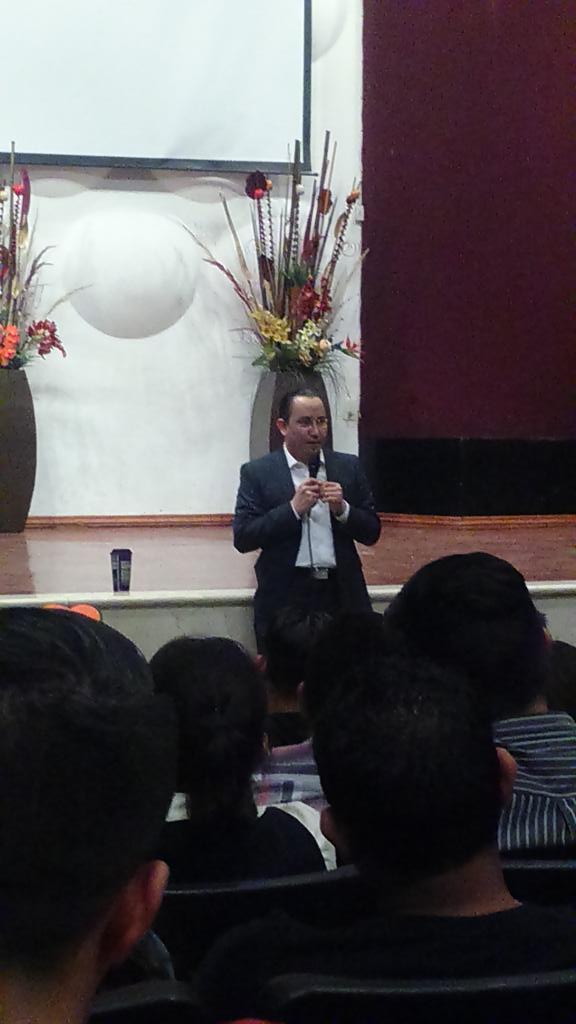 DAbigailrg's tweet photo. Muy buena conferencia el día.de hoy aclara muchas dudas sobre las televisoras ☺☺ http://t.co/iNgt6P6p9S