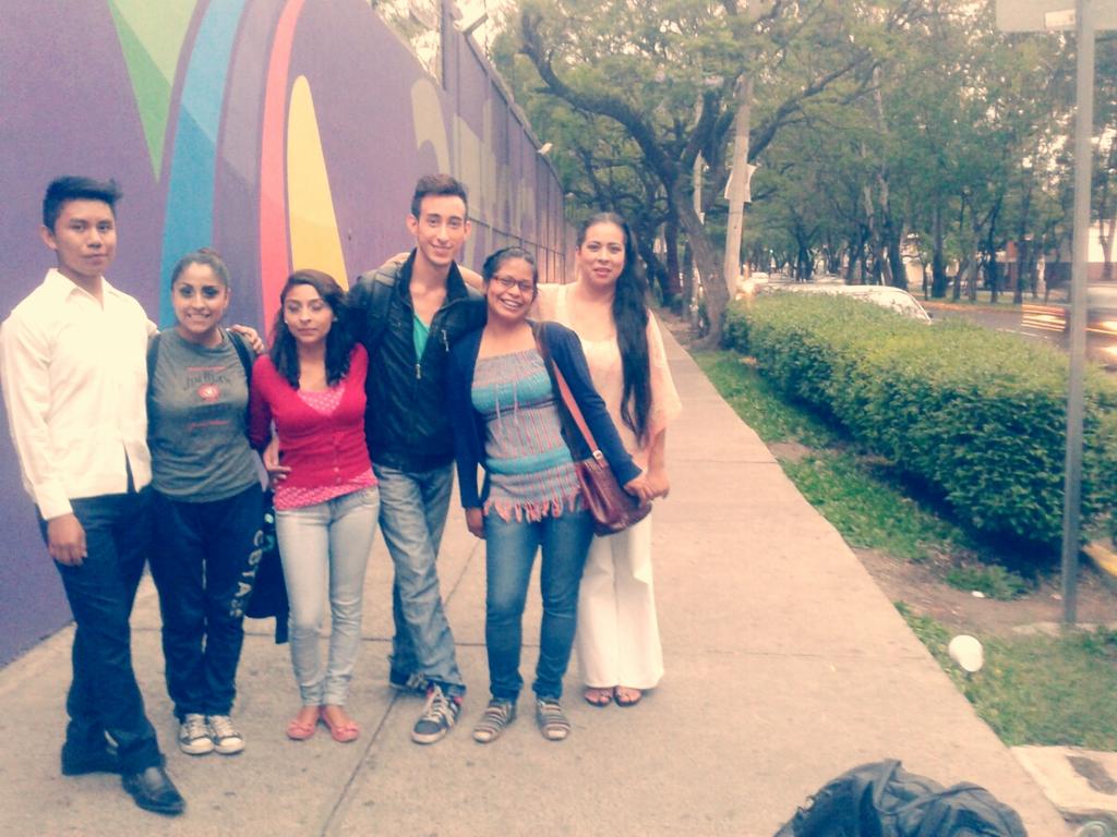 Parte del elenco del ballet terminando grabación especial para un programa de televisión!.