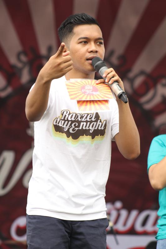 Kak <a href="/rizkeybone/">Rizkey Kurniawan</a> 'master of ceremony' kemarin nih di <a href="/NekartFest/">Nekart Fest 2015</a> macho kan pakai stuff kita :)