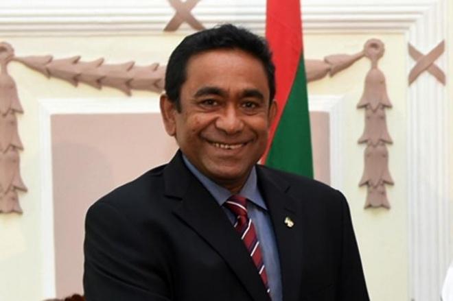 sunbrk's tweet photo. Raees Yameen ah 56 aharu furun thafaathu goiygothah faahaga kuranee http://t.co/zXYiVj7Phn http://t.co/78mKrWrSZL
