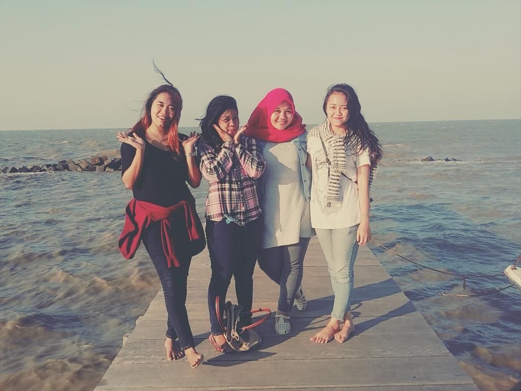 Retno_AyuNA's tweet photo. Tirtamaya tirtamaya 🌊✌ http://t.co/4W7HYlDsRb